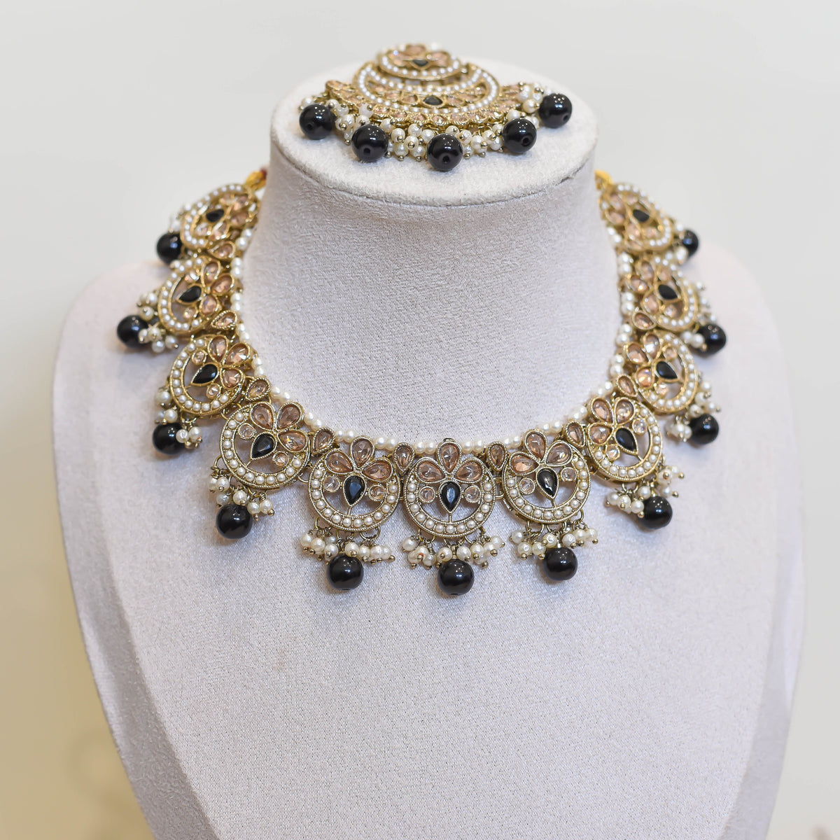 Zeenat Necklace Set - Black